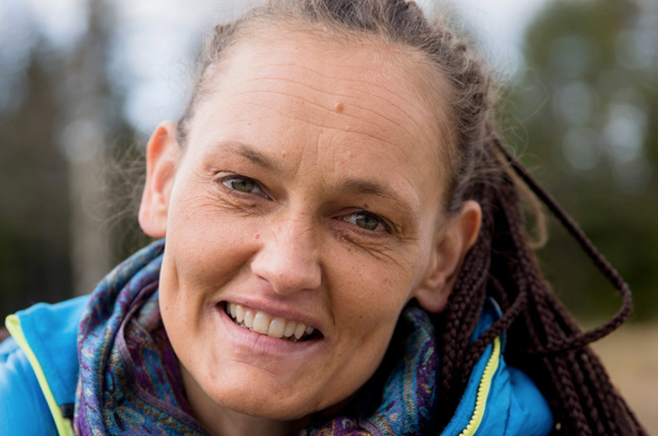 STØTTER: – Med utdanningen som de må gjennomgå, blir det sikrere å klatre, sier Vibeke Sefland. Bildet er fra et tidligere intervju med fjellklatreren som har tilbrakt mye tid i Himalaya. Foto: Line Hårklau Vibeke Sefland