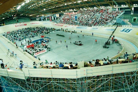 Midlertidig: Velodromen i Vikingskipet var en løsning med kort livsløp. Den var rask, men ble likevel brent. Foto: Cor Vos. velodrom, vikingskipet, velodrom på hamar, vm i oslo