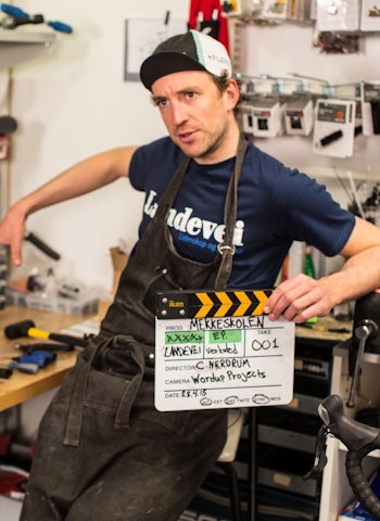 STÅLKONTROLL: Skaff deg det nødvendigste verktøyet selv, og bli din egen mekaniker. Foto: Christian Nerdrum.  hjemmeverksted, fiks sykkelen, reparer din egen sykkel, verksted, mekkeskolen, sykkelreparasjoner, mekaniker landevei, eget sykkelverksted