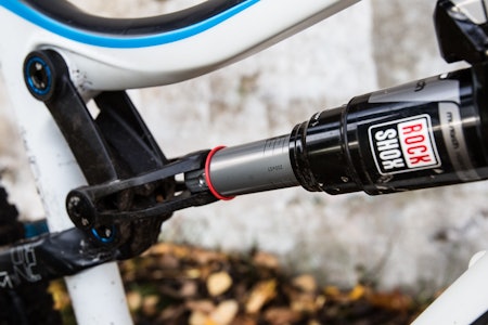 LUFT I BAKDEMPEREN: Oppsett av sag på bakdemperen på sykkelen din er en følsom affære. Bilde: Christian Nerdrum stille inn bakdemper dempegaffel