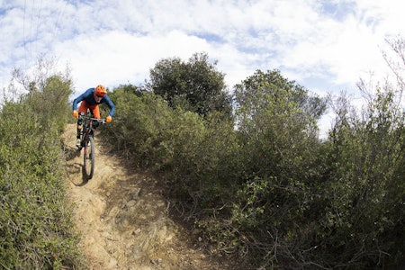 VÆRBESKYTTELSE: 7Mesh sin minimalistiske Resistance-jakke er en lett redning i sur vind og regn. Foto: Kristoffer H. Kippernes VÆRBESKYTTELSE: 7Mesh sin minimalistiske Resistance-jakke er en lett redning i sur vind og regn. Foto: Kristoffer H. Kippernes