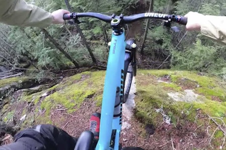 KJENNER PÅ FRYKTEN: Remy Metallier har gjort karriere av å sykle bratte og skumle partier på stisykkelne med GoPro. Det skjer ikke helt uten frykt. Foto: Skjermdump remy metallier redd