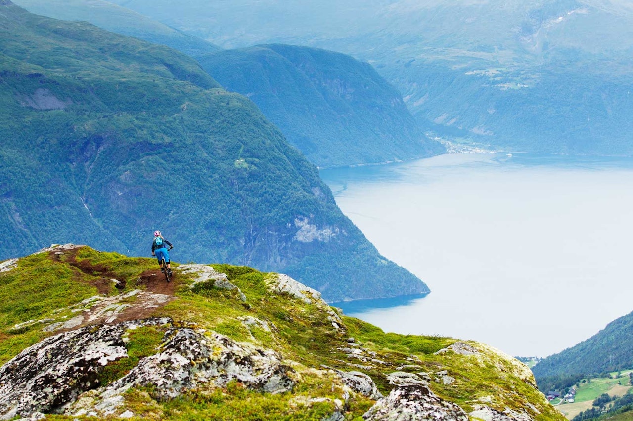 stisykling på sunnmøre, stisykling i fjørå, norrøna fjørå, stisykling i norge