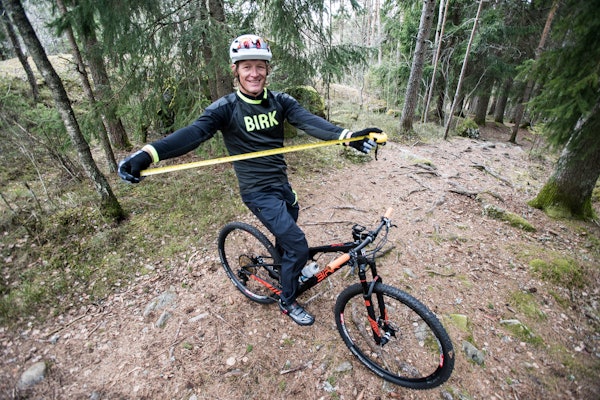 STØRRELSEN AVGJØR: Det kan være greit å kjenne målene fra sete til krank, samt sete og styre før neste gang du leier eller setter opp en sykkel. Foto: Christian Nerdrum STØRRELSEN AVGJØR: Det kan være greit å kjenne målene fra sete til krank, samt sete og styre før neste gang du leier eller setter opp en sykkel. Foto: Christian Nerdrum