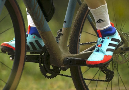 FARGERIKE: Adidas kaster seg på gravel-bølgen med sine nye «The Gravel Shoe». Foto: Adidas.