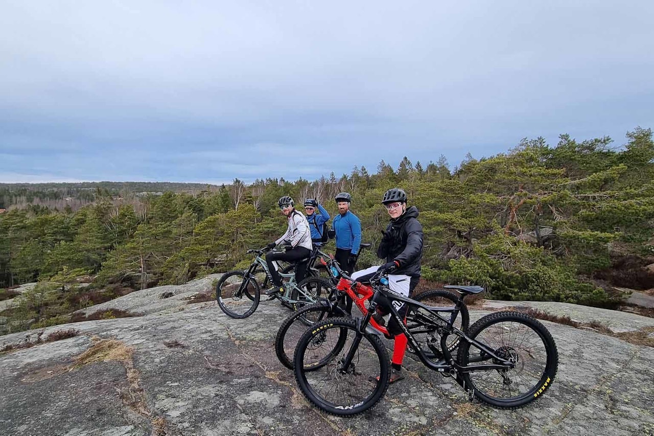 BRA FORHOLD: Gressvikmarka utenfor Fredrikstad er populær for stisykling i vintermånedene - ikke uten grunn, dette bildet er tatt 6. mars 2021. Foto: Stian Eilifsen stisykling forhold fredrikstad gressvikmarka