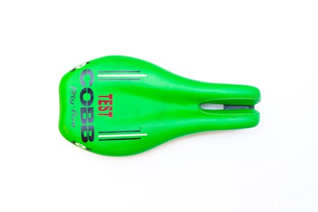 UVISUELT: COBB har brukt tiden på å lage et teknisk godt sete uten nese, men vi savner et bedre design. UVISUELT: COBB har brukt tiden på å lage et teknisk godt sete uten nese, men vi savner et bedre design.