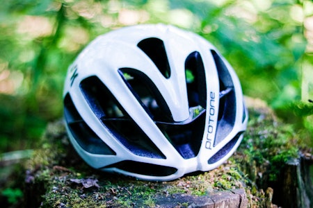 SEMI-AERO: Kask sin hjelm er luftig, men har likevel en aerodynamisk profil. Alle foto: Knut Andreas Lone