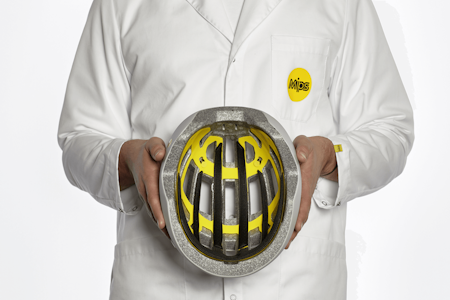 VIDUNDERMATERIALE? Mips hevder å gjøre sykkelhjelmer sikrere. Men gjør det det, og hva er det egentlig? Foto: Mips.  mips sykkelhjelm