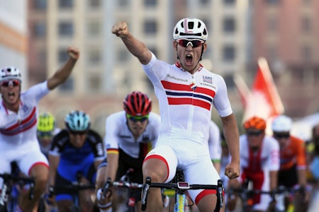 VM-GULL: Kristoffer Halvorsen vant massespurten på U23-fellesstarten i Qatar, godt hjulpet av blant annet Amund Grøndahl Jahnsen. Foto: Cor Vos  VM-GULL: Kristoffer Halvorsen vant massespurten på U23-fellesstarten i Qatar, godt hjulpet av blant annet Amund Grøndahl Jahnsen. Foto: Cor Vos