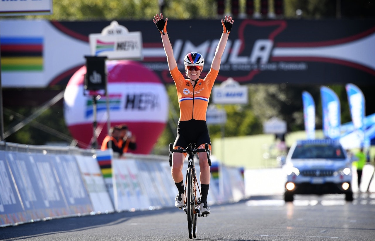 DOBBELTSEIER: Anna van der Breggen tok sitt andre gull i årets VM, mens det også ble nederlandsk sølv på dagens VM-fellesstart. Foto: Cor Vos.  DOBBELTSEIER: Anna van der Breggen tok sitt andre gull i årets VM, mens det også ble nederlandsk sølv på dagens VM-fellesstart. Foto: Cor Vos.