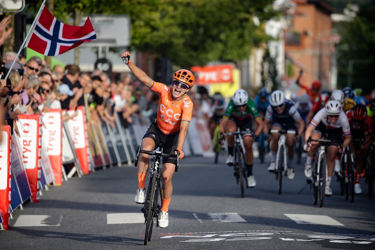 KANNIBALEN: Marianne Vos spurter til seier på den andre etappen i 2019-utgaven av Ladies Tour of Norway. Neste år får rittet nytt navn. Foto: Cor Vos