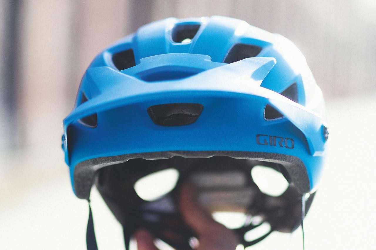 CHRONICLE: Giros rimelige stisyklingshjelm kommer i MIPS-utgave uten at den koster en formue. Alle foto: Kristoffer H. Kippernes.  test av giro chronicle sykkelhjelm
