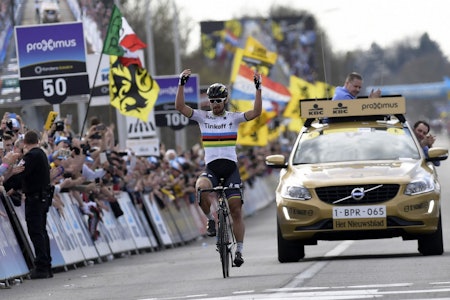 VERDENSMESTERSEIER: Peter Sagan tok sin første monumentseier, og det attpåtil i verdensmestertrøyen. Foto: Cor Vos.  VERDENSMESTERSEIER: Peter Sagan tok sin første monumentseier, og det attpåtil i verdensmestertrøyen. Foto: Cor Vos.