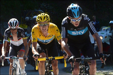 KONFLIKTFYLT TOUR: Chris Froome må føye seg som hjelperytter for Bradley Wiggins i Tour de France 2012. Foto: Cor Vos