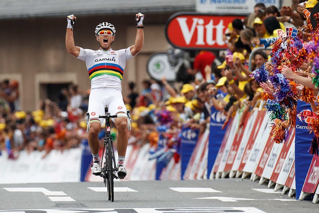MIRAKELET I LOURDES: Thor Hushovd vinner den 13. etappen av Tour de France i 2011, ikledd VM-trøya. Foto: Cor Vos OKSEBRØL: Thor Hushovd herjet plutselig i fjellene i Tour de France 2011. Det ga ham to individuelle etappeseire, syv dager i gul trøye og seier på lagtempoen. Foto: Cor Vos.