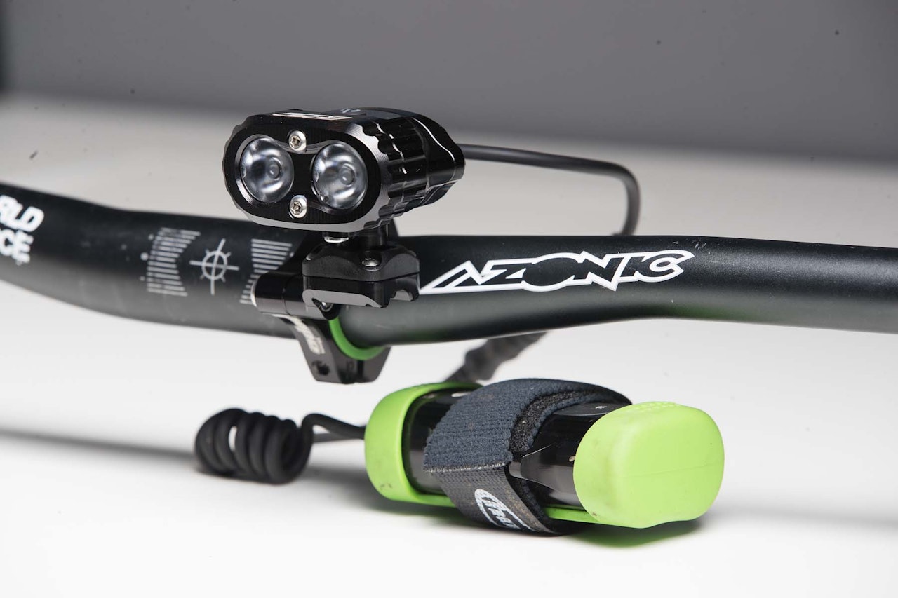 SOLID: Byggekvaliteten på Hope-lyktene vitner om at dette skal tåle juling.  test Hope r2 sykkellykt