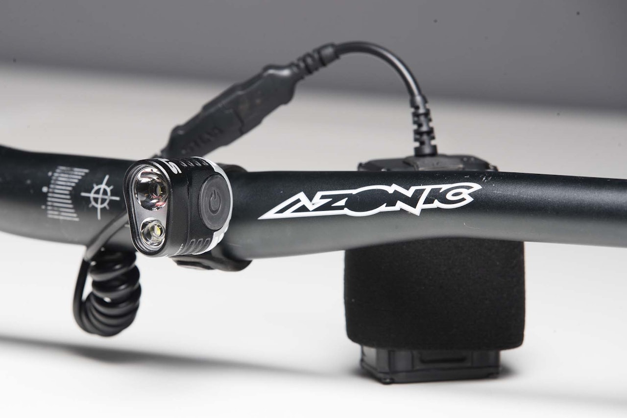 LETT: Det lette lyktehodet på Silva Trail Speed 3XT gjør den attraktiv som hjelmlykt. test silva trail speed 3xt hodelykt sykkellykt