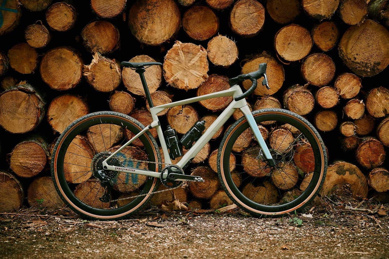 GROVT REDSKAP: BMC URS er en terrengsykkelinspirert grussykkel med allsidige egenskaper og et skarpt designuttrykk. Foto: Jérémie Reuiller