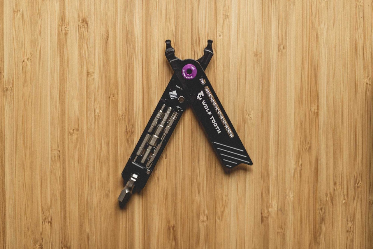 TEST AV WOLFTOOTH VERKTØY: Vi har testet Wolftooth 8 Bit Pack Pliers, et litt annerledes verktøy til sykkelen. Foto: Kristoffer H. Kippernes test wolftooth miniverktøy multiverktøy