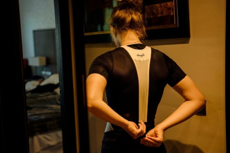 FLERE NYHETER: Rapha har kommet opp med flere gode løsninger på dametøy de siste årene, detachable-buksen er noe av det smartere. Foto: Rapha. Rapha sykkelbukse