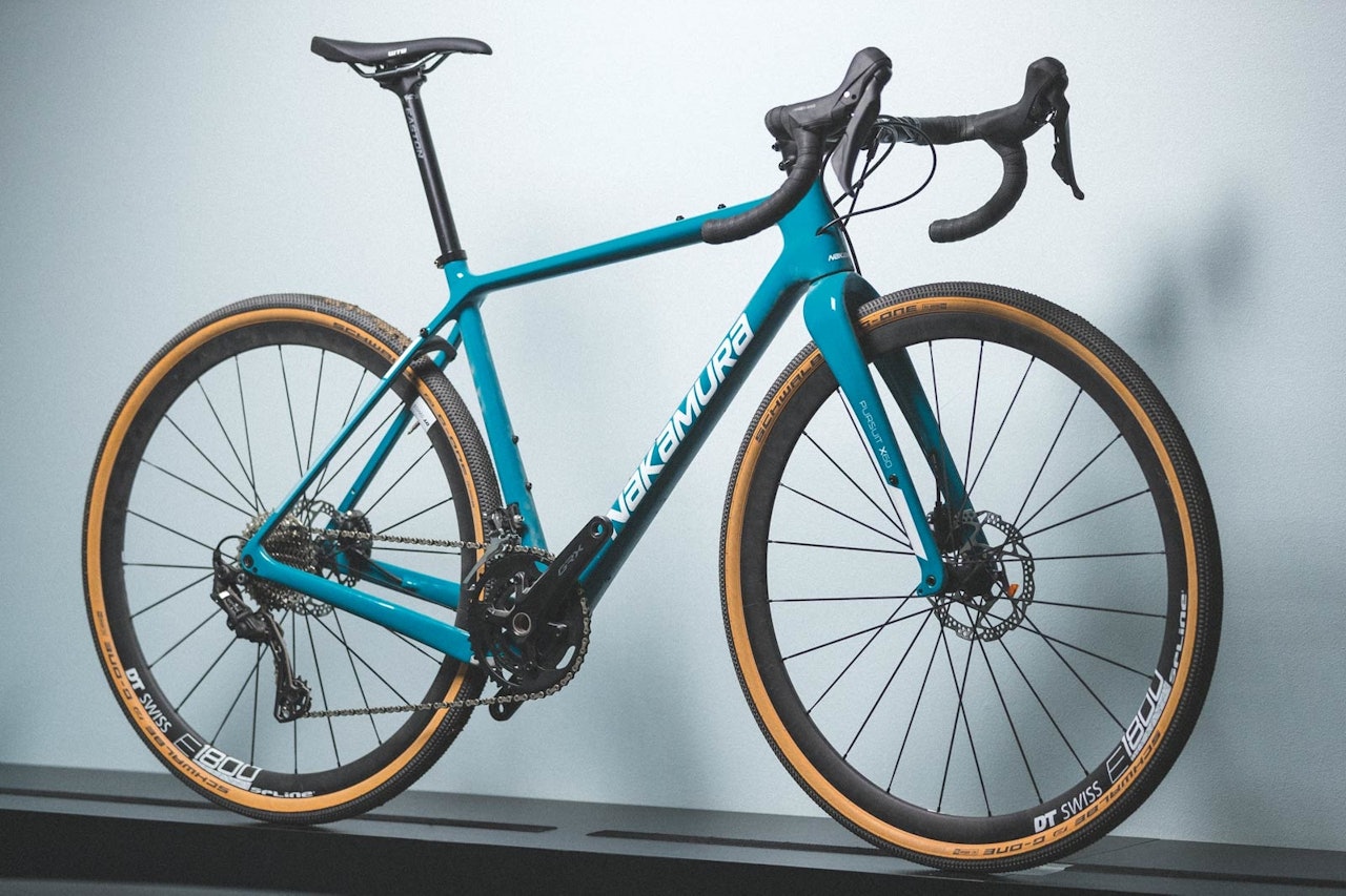 KARBONRACER: Nakamura Pursuit X60 er lett og kvikk. Ramma er lav i front og geometrien oppfordrer til sportslig sykling. Sykkelen er litt liten i størrelsen så prøv før du kjøper. Nakamura Pursuit X60 lett gravelsykkel