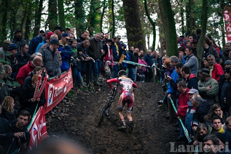 LØPETUR: Michael Vanthourenhout tar bena fatt i i en gjørmebakke i Gavere. Alle bilder: Henrik Alpers. LØPETUR: Michael Vanthourenhout tar bena fatt i i en gjørmebakke i Gavere. Alle bilder: Henrik Alpers.