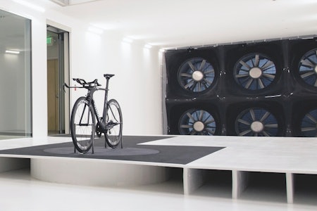 PÅKOSTET: Specialized har investert i egen vindtunnel, men har prosjektet noe for seg for deg og meg? Foto: Specialized. PÅKOSTET: Specialized har investert i egen vindtunnel, men har prosjektet noe for seg for deg og meg? Foto: Specialized.