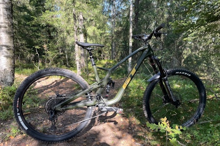 USE THE FORCE: GTs nye endurosykkel har masse vandring og avansert bakhjulsoppheng.  GT Force carbon 2022