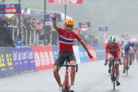 TILBAKE PÅ TOPP: Etter tidenes NM-nederlag, viser Iversby Hvideberg hva han er god for. Nå er han Europamester i U23-klassen. Foto: UEC.  Jonas Iversby Hvideberg