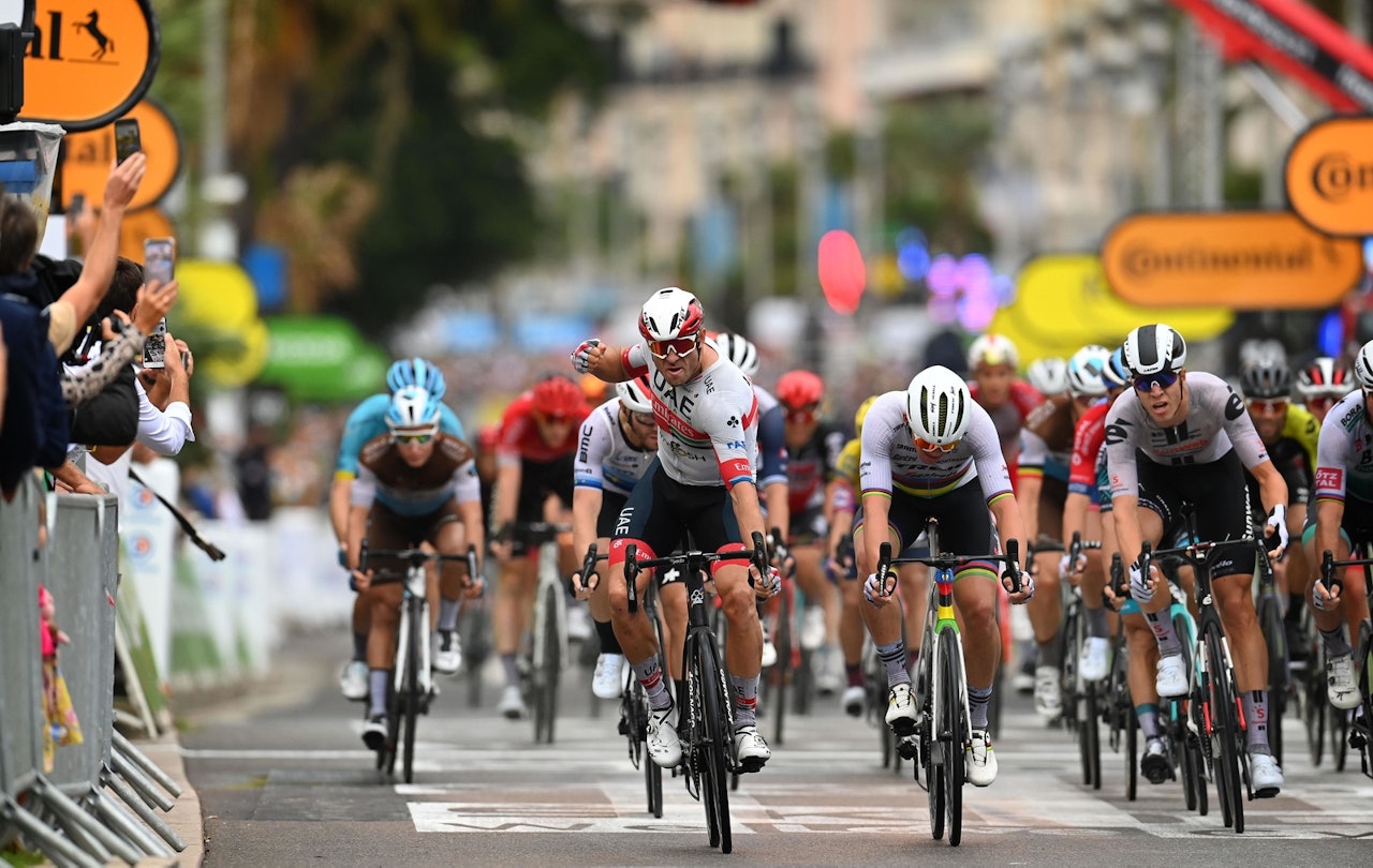 PANGSTART: Alexander Kristoff suste inn til gul trøye og etappeseier på første etappe av årets Tour de France. Foto: Cor Vos.  alexander kristoff vant første etappe i tour de france 2020 gul trøye