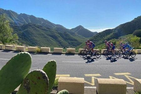 LANG TUR I HØYDEN: Katrine Aalerud slo følge med FDJ sine klatrere på Teide. Foto: Skjermdump Instagram/Bruno Armirail LANG TUR I HØYDEN: Katrine Aalerud slo følge med FDJ sine klatrere på Teide. Foto: Skjermdump Instagram/Bruno Armirail