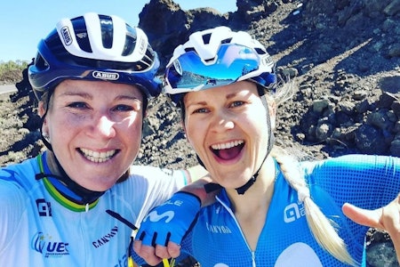 MENTOR: Annemiek van Vleuten har tatt Katrine Aalerud under sine vinger, og den norske syklisten tar til seg alt hun kan lære av verdensmesteren. Foto: Privat