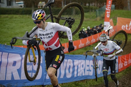OVERLEGNE: Wout van Aert og Mathieu van der Poel var i en klasse for seg selv under verdenscupen i Overijse. Foto: Cor Vos Wout van Aert og Mathieu van der Poel var i en klasse for seg selv under verdenscupen i Overijse.