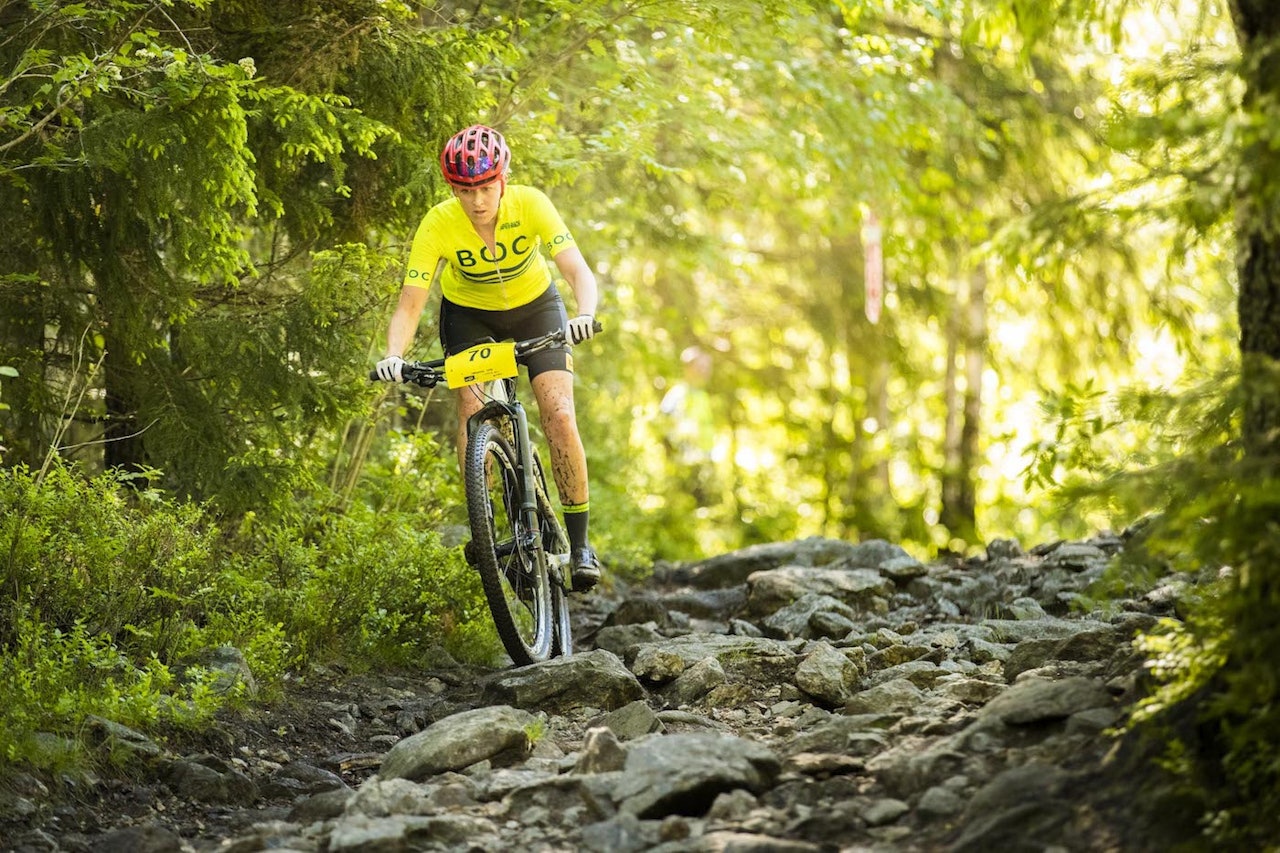 Andrea Coucheron med fullt fokus på oppgavene gjennom et steinete parti av Terrengsykkelrittet. Foto: Snorre Veggan Andrea Coucheron med fullt fokus på oppgavene gjennom et steinete parti av Terrengsykkelrittet. Foto: Snorre Veggan