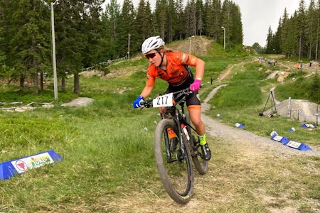 MULTITALNT: Helene Marie Fossesholm sesongdebuterte i terrengsykkel med NM-gull, NM-sølv og kongepokal i løpet av to tettpakkede dager på Veldre Sag. Foto: Jon Erland Fløgstad Helene Marie Fossesholm sesongdebuterte i terrengsykkel med NM-gull, NM-sølv og kongepokal