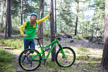 FLYTPOLITIET: Det ruller mye dyre sykler der ute som ikke kommer til sin rett på grunn av sløve eiere. Aslak vil gjerne gjøre noe med det. Foto: Christian Nerdrum justere sykkel, justere dempere, rett dekktrykk, lufttrykk i dempere, bakdemper, fordemper, dempergaffel, aslak mørstad, brage vestavik