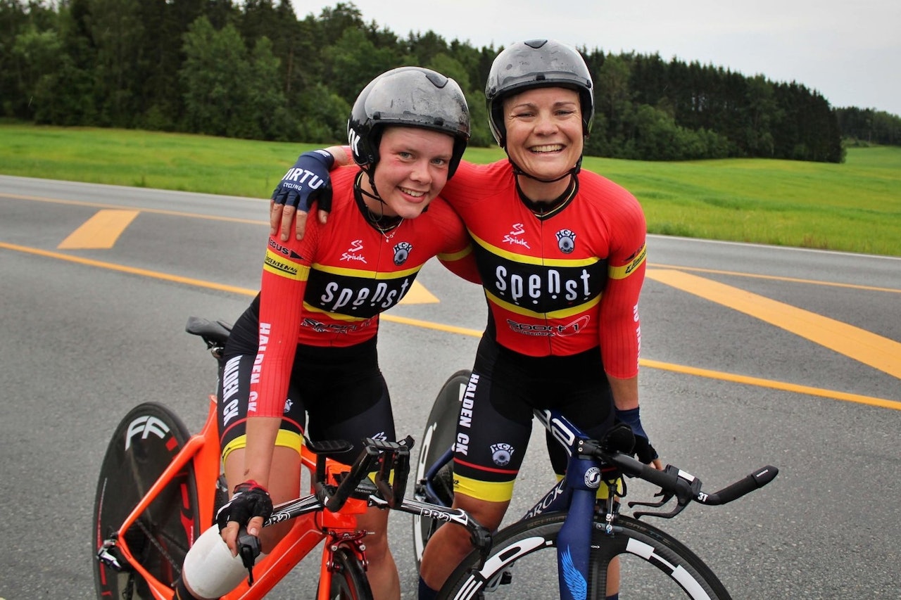 TIL DROPS: Elise Marie Olsen og Emilie Moberg, begge fra Halden CK, har begge skrevet kontrakt med det britiske UCI-profflaget DROPS for 2020. Foto: Bjørn A. Olsen
