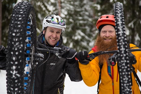 DUELL MED FATBIKE: Programleder Kristoffer H. Kippernes utfordrer eksperten Aslak Mørstad til en halv-vitenskapelig og vennskapelig duell. Foto: Christian Nerdrum fatbike fatbikefeber terrengsykkel vintersykling