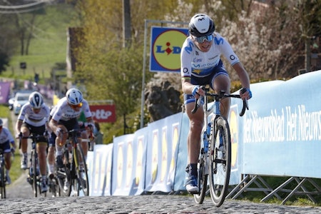 AVGJØRELSEN: Annemiek van Vleuten var sterkest i Paterberg og det var avgjørende for å sikre seieren i Flandern rundt. Foto: Cor Vos AVGJØRELSEN: Annemiek van Vleuten var sterkest i Paterberg og det var avgjørende for å sikre seieren i Flandern rundt. Foto: Cor Vos