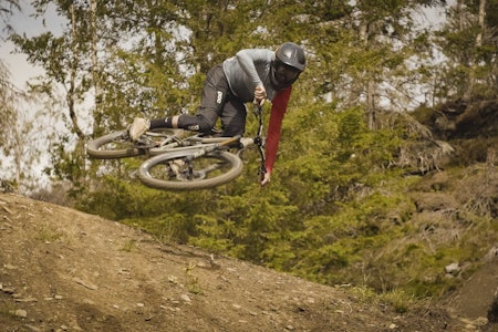 HJEMMEBANE: Robin Wallner viser frem imponerende sykling rett utenfor hjemstedet Åre i Sverige. Foto: Marcus Ahlstrøm stisykling åre østersund sverige