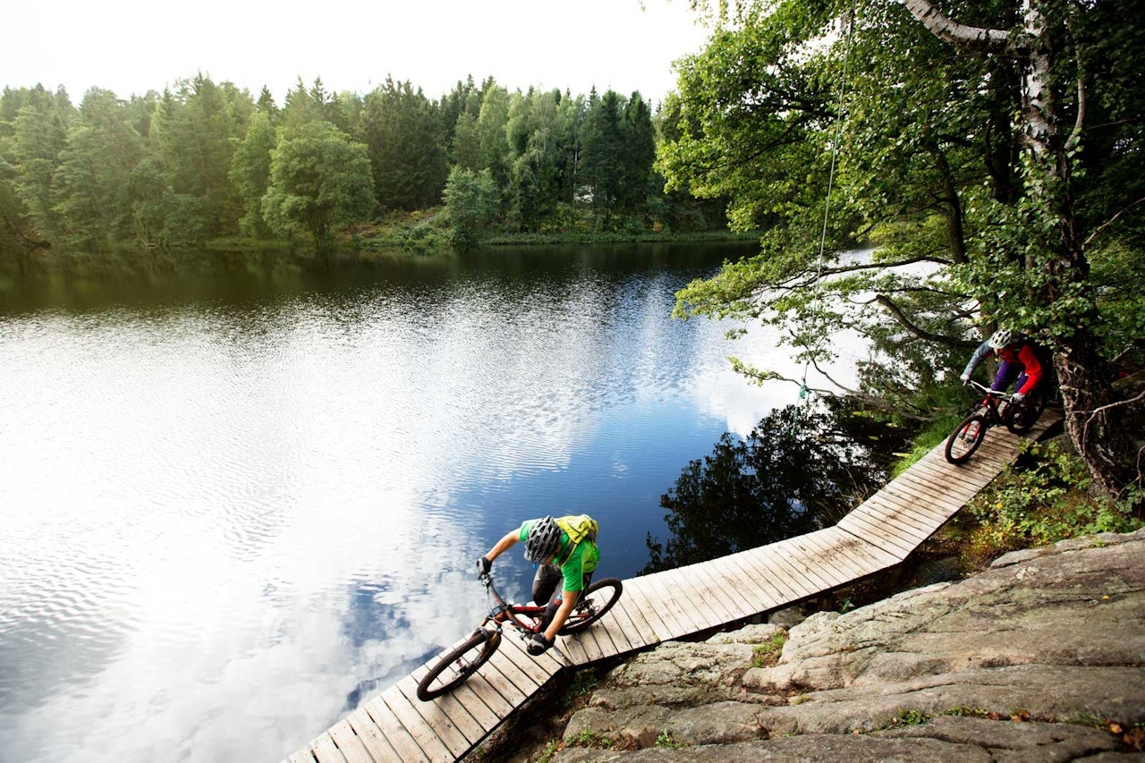 STISYKLING I TUNGVEKTEREN: Tungvekteren utenfor Arendal har både naturlige og håndbygde elementer. Fra Stisykling i Norge. stisykling i norge, stisykling i arendal, tungvekteren, canvas hotel, canvas hove