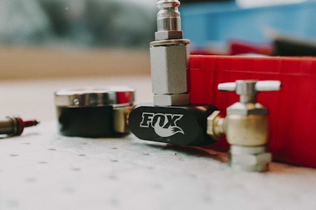 NY FOX-IMPORTØR: Vertical Playground (VPG) blir ny distributør av Fox dempegafler og dempere i Norge. Foto: Kristoffer H. Kippernes vpg fox importør garanti reklamasjon service