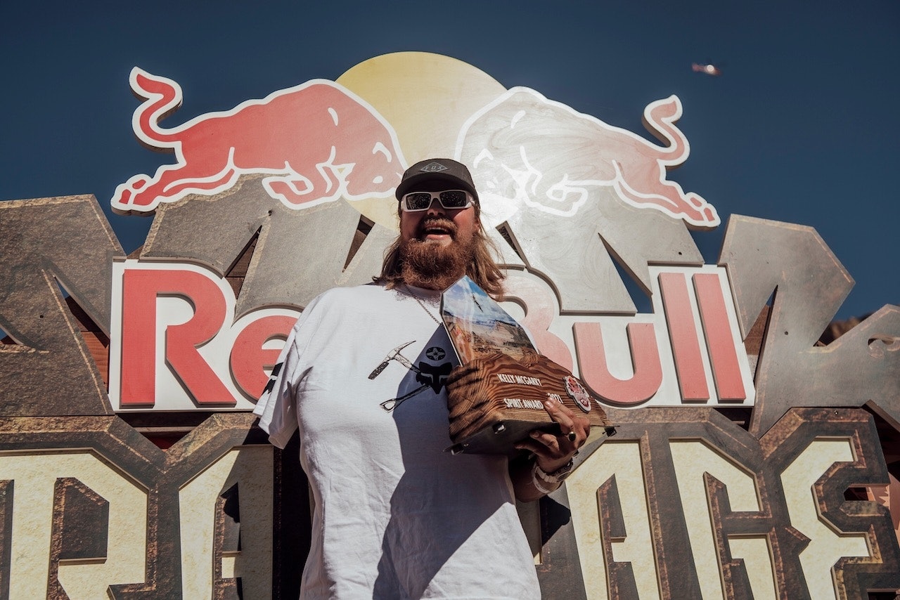 PRISVINNER: Brage Vestavik vant årets McGazza spirit award under Red Bull Rampage. Foto: Bartek Wolinski / Red Bull Content Pool Brage Vestavik McGazza Spirit