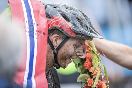 BIRKEN-VINNER: Bekransning for Eskil Evensen-Lie etter han tok seieren i Birkebeinerrittet. Foto: Pål Westgaard birken birkebeinerrittet bilder foto