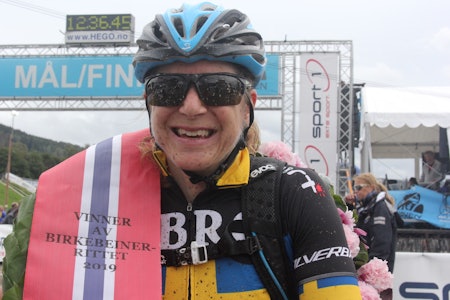 VANT BIRKEN FOR DAMER: Jennie Stenerhag tok sin andre seier i Birkebeinerrittet. Sist var i 2017. Foto: Ingeborg Scheve birken birkebeinerrittet jennie stenerhag