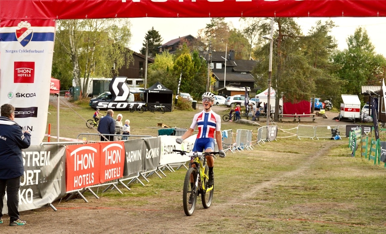 BEST TROSS TRYN: William Høines Larsen tok seieren i NC-avslutningen på Langsetløkka på overbevisende måte. Foto: Øyvind Aas William Høines Larsen