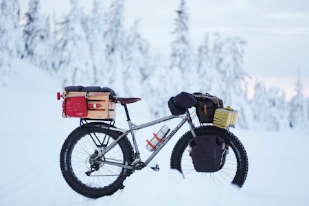 UT PÅ TUR: Vinterovernatting med sykkel kan gi deg helt unike naturopplevelser. Mikkel Soya Bølstad har lang erfaring, og deler sine tips. Foto: Mikkel Soya Bølstad vintersykling overnatting tips vinter