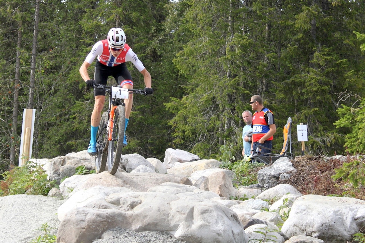 Erik Hægstad på vei mot seier i rundbanerittet under helgas Norgescup på Veldre Sag. Her blir det NM 2020. Foto: Cato Karbøl Erik Hægstad på vei mot seier i rundbanerittet under helgas Norgescup på Veldre Sag. Her blir det NM 2020. Foto: Cato Karbøl