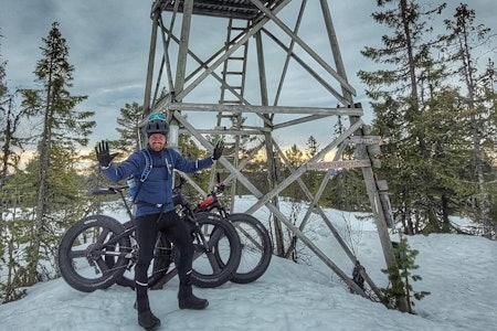 GOD PLASS: Magnus Lindaas og kompisen syklet fatbike fra sør til nord i Finnemarka nesten uten å treffe andre. Foto: Magnus Lindaas Fatbike gjennom Finnemarka